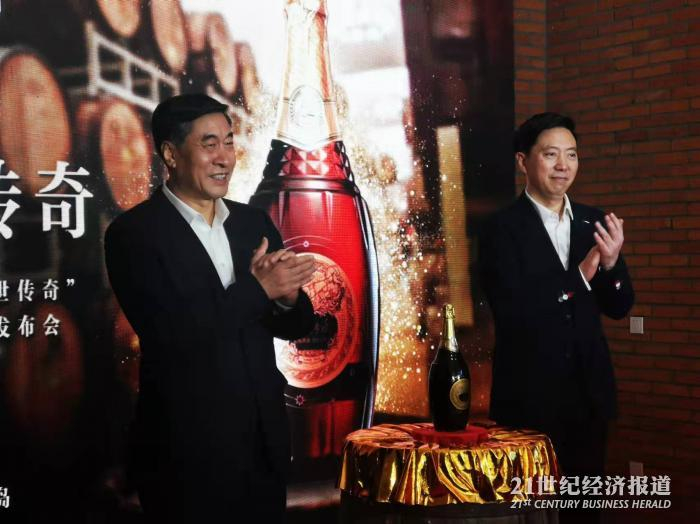 一世传奇上市 文静/摄