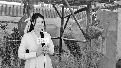     周韦彤接受本报记者采访。  记者 吴丹娜 摄