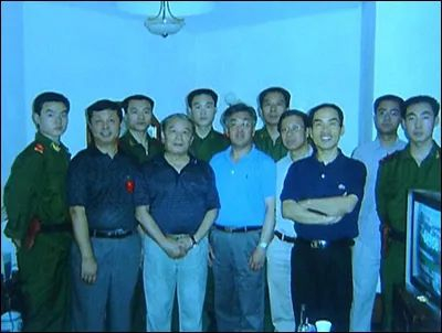 驻伊使馆复馆小组合影