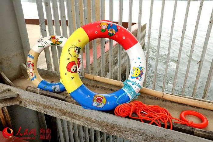 魏文贤老人的救人“装备”。人民网 符武平摄