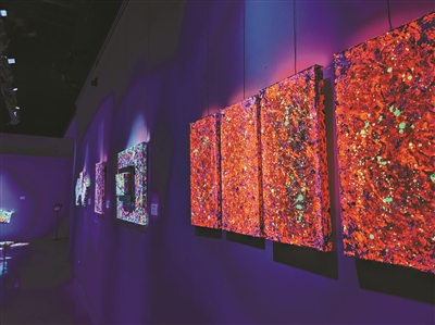     木兰个展现场。    记者 施代伟 摄