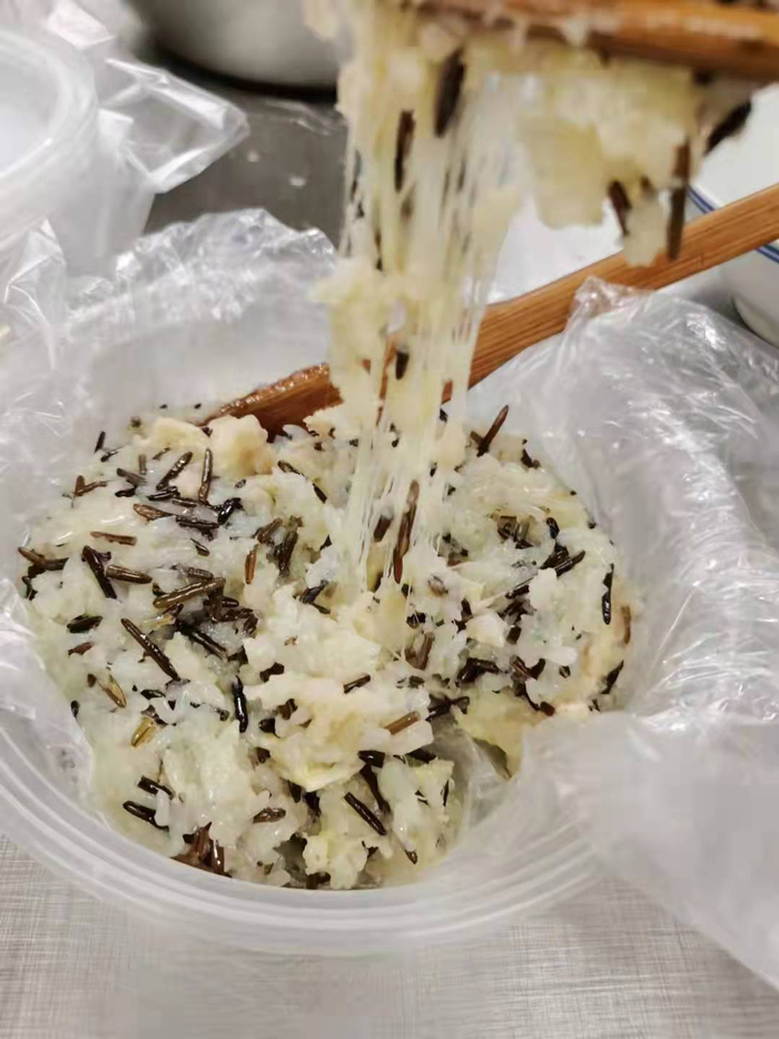 用野米制作的咸口八宝饭