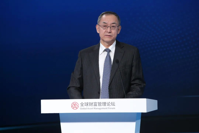 （中国银保监会党委委员、副主席曹宇作主旨演讲）