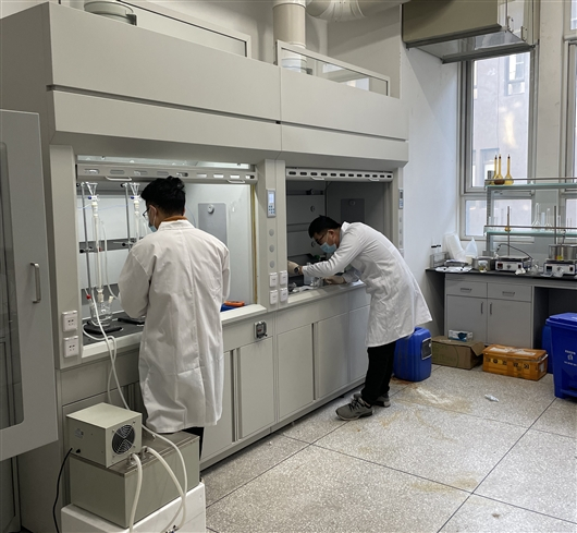 科研人员在实验中。理化所供图