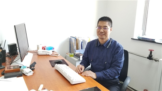 张振涛在办公室。郑金武摄