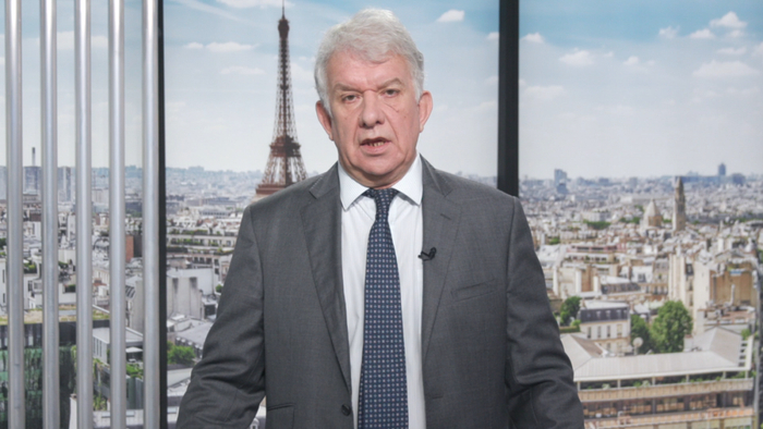 （东方汇理资产管理董事长Yves Perrier作主题演讲）