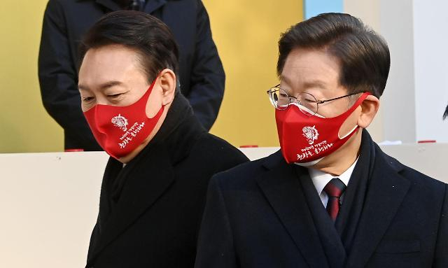 国民力量党候选人尹锡悦和共同民主党总统候选人李在明（右）。资料图自韩联社