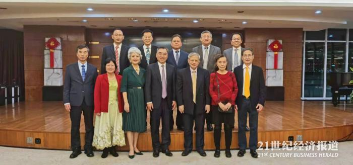 （中国驻纽约总领事黄屏大使宴请国际华人科技工商协会成员 &nbsp;李大西提供）