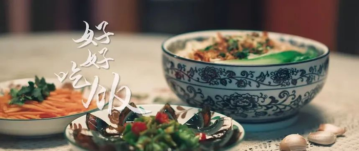 爱是日复一日的关怀，家是年复一年的团圆