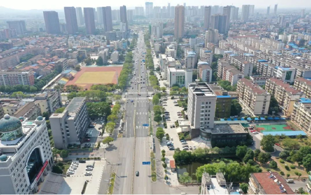 ▲ 武汉蔡甸大街已完成管网改造  摄影：陈静凌