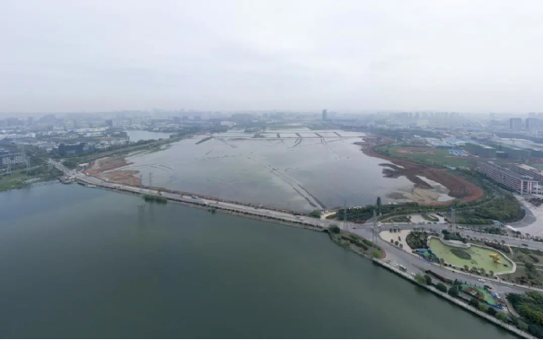 ▲ 汤逊湖流域综合治理一期项目红旗湖生态净化工程  摄影：汤伟