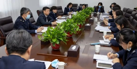 专案组研讨案情。