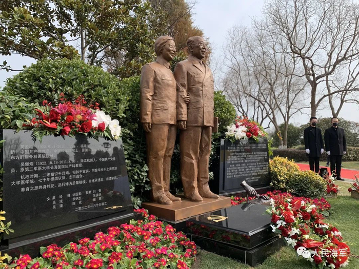 ▲吴孟超和吴佩煜的纪念铜像