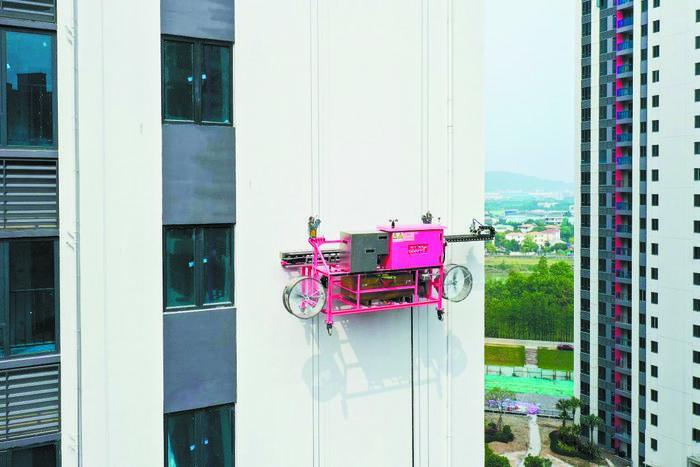 博智林卷扬式外墙乳胶漆喷涂机器人