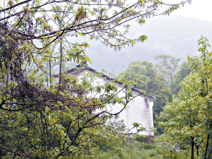 　　穹窿山深处，据说是明代建文帝隐居处。王道供图