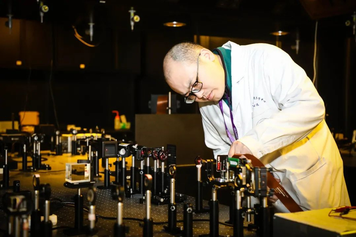 方心远在进行实验