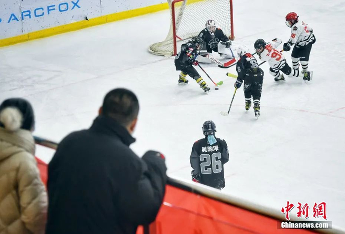 图为俱乐部联赛的比赛现场。