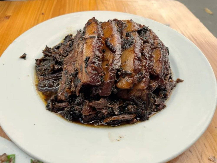 △下饭强推梅菜扣肉。/作者供图