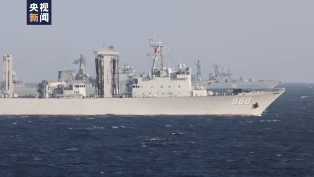 △太湖舰（前）