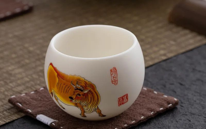 △杯身洁白纯净