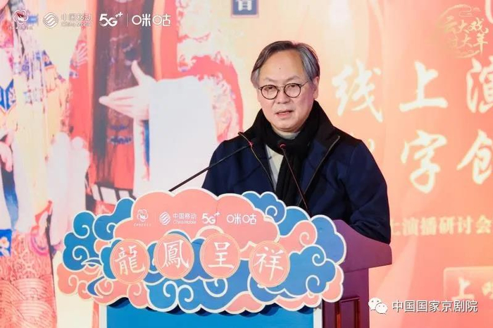 清华大学美术学院院长、中国美术家协会副主席鲁晓波