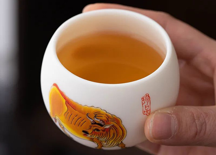 △用五牛杯盛茶，茶更香了