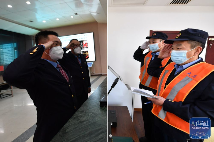 ↑拼版照片：左图为李科（左）在做发车前的准备工作；右图为李太红（右）在做发车前的准备工作（1月25日摄）。