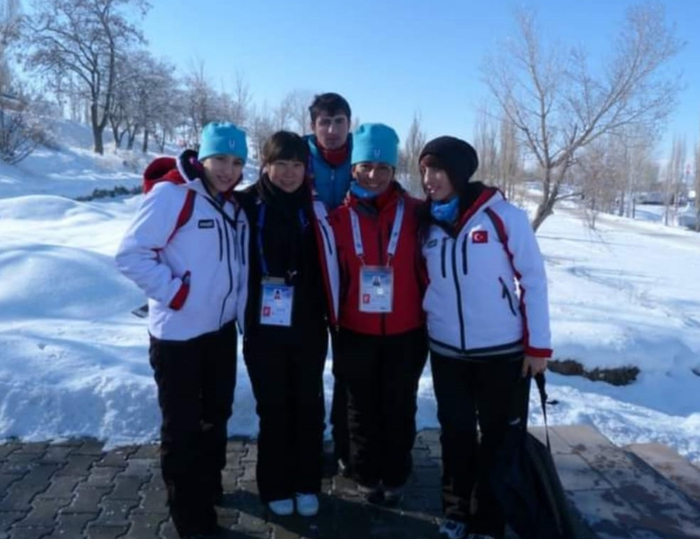 △王雪梅教练与队员合影（受访者提供）