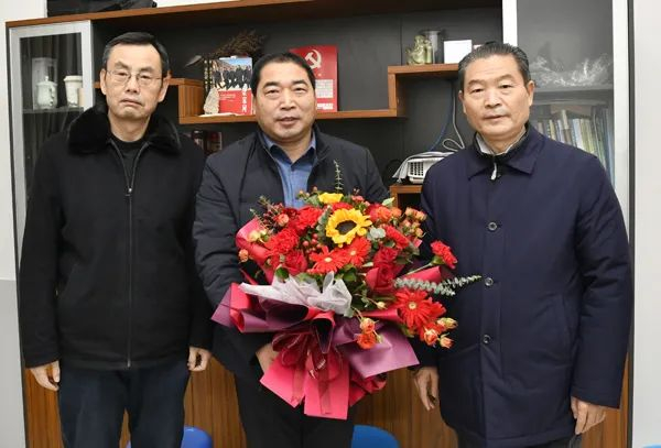 校党委书记李兴旺、副校长马建华看望慰问李学军教授
