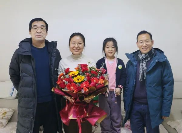 校党委副书记闫祖书看望慰问军属王婷老师