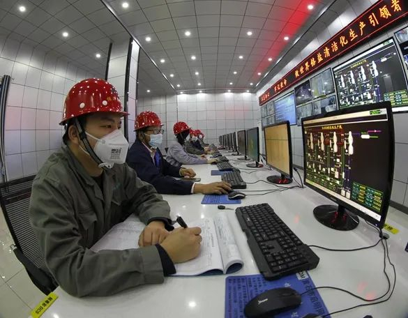 振华股份总控室。(杨扬 摄)