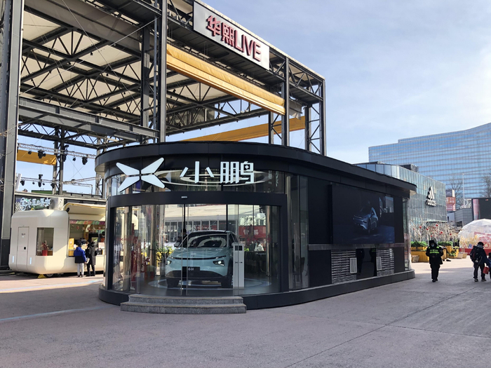 五棵松华熙live广场里的小鹏汽车体验中心。司宇萌/摄