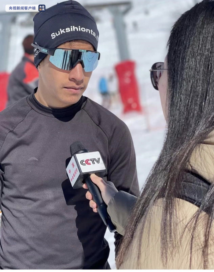 △埃利接受总台记者采访