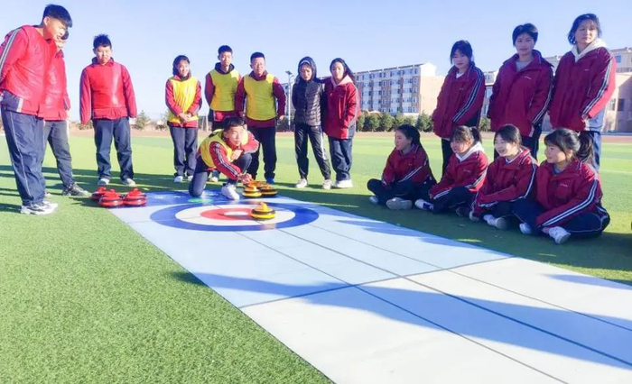 乌兰察布市商都县第三中学陆地冰壶