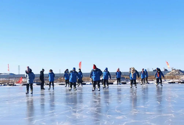 锡林浩特市第八小学滑冰