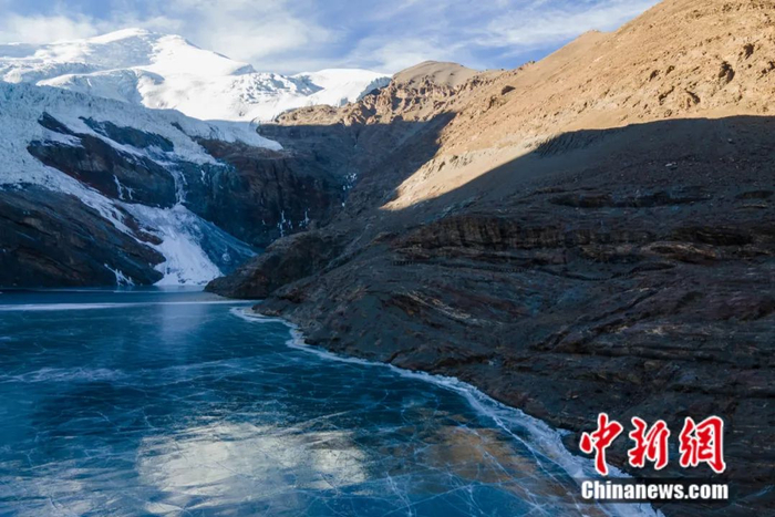 康布冰川 中新社记者 江飞波 摄