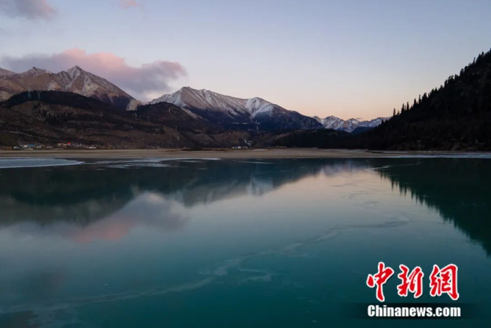 然乌湖 中新社记者 江飞波 摄