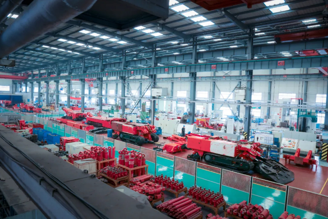 东华重工现代化车间