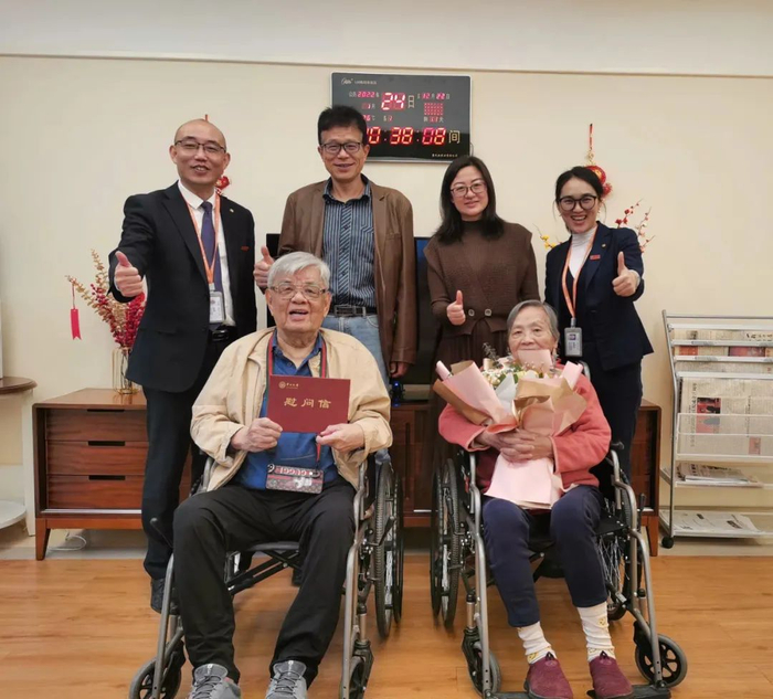 1月24日，杨东华副校长慰问曾汉民同志