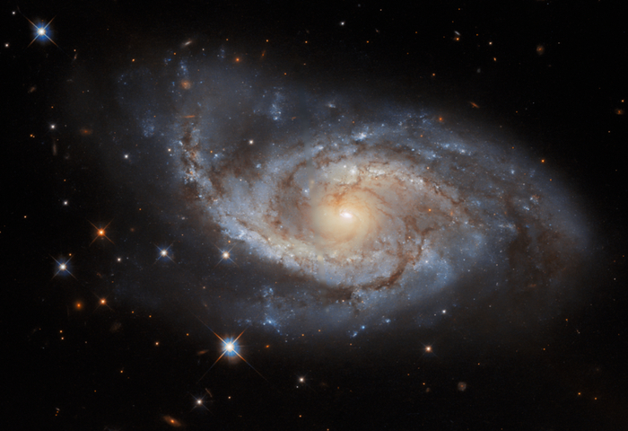 图｜哈勃望远镜拍到星帆  图源：ESA/Hubble & NASA