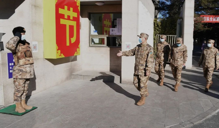 ▲ 看望慰问执勤哨兵