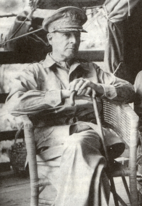 麦克阿瑟照片。来源/《见证1945——日本战犯审判》，南京出版社，2005年