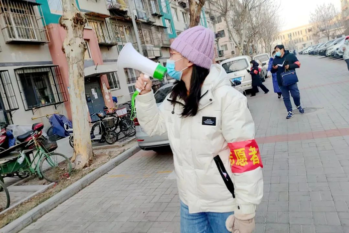 ▲资源与环境学院地信1902班王琦通知居民开展核酸检测