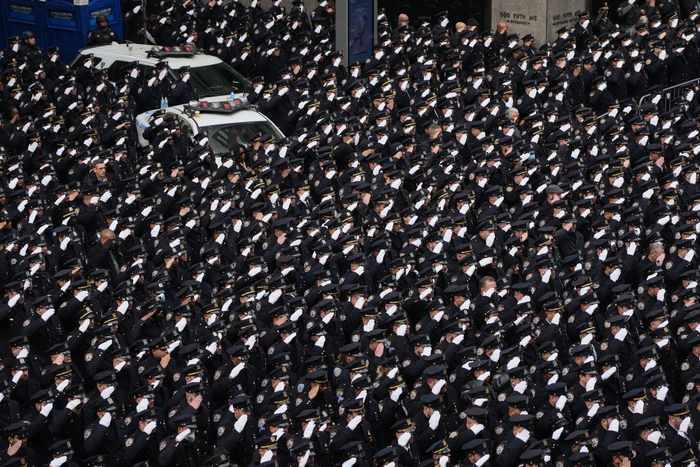 威尔伯特·莫拉的葬礼现场 图源：《纽约时报》