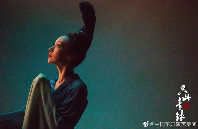 “青绿”始终在用她独特的魅力吸引着孟庆旸。图片来自中国东方演艺集团官微