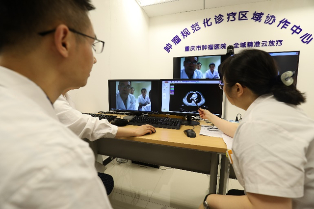 （图说：重庆大学附属肿瘤医院建立的肿瘤规范化诊疗区域协作中心。）