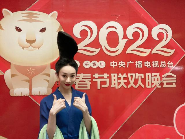 孟庆旸在春晚后台留影。受访者供图