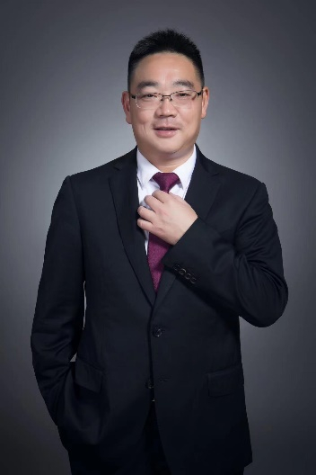 （图说：重庆市癌症中心主任、重庆大学附属肿瘤医院党委书记吴永忠。）