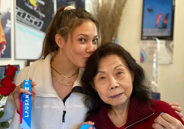 &nbsp;谷爱凌和奶奶 图源谷爱凌微博