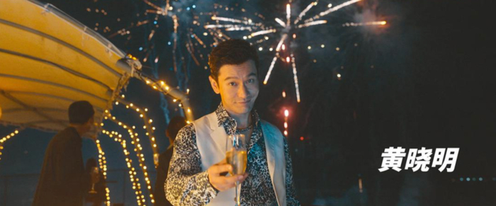 黄晓明饰演的showta哥，在海岛和城市是截然不同的两个人。